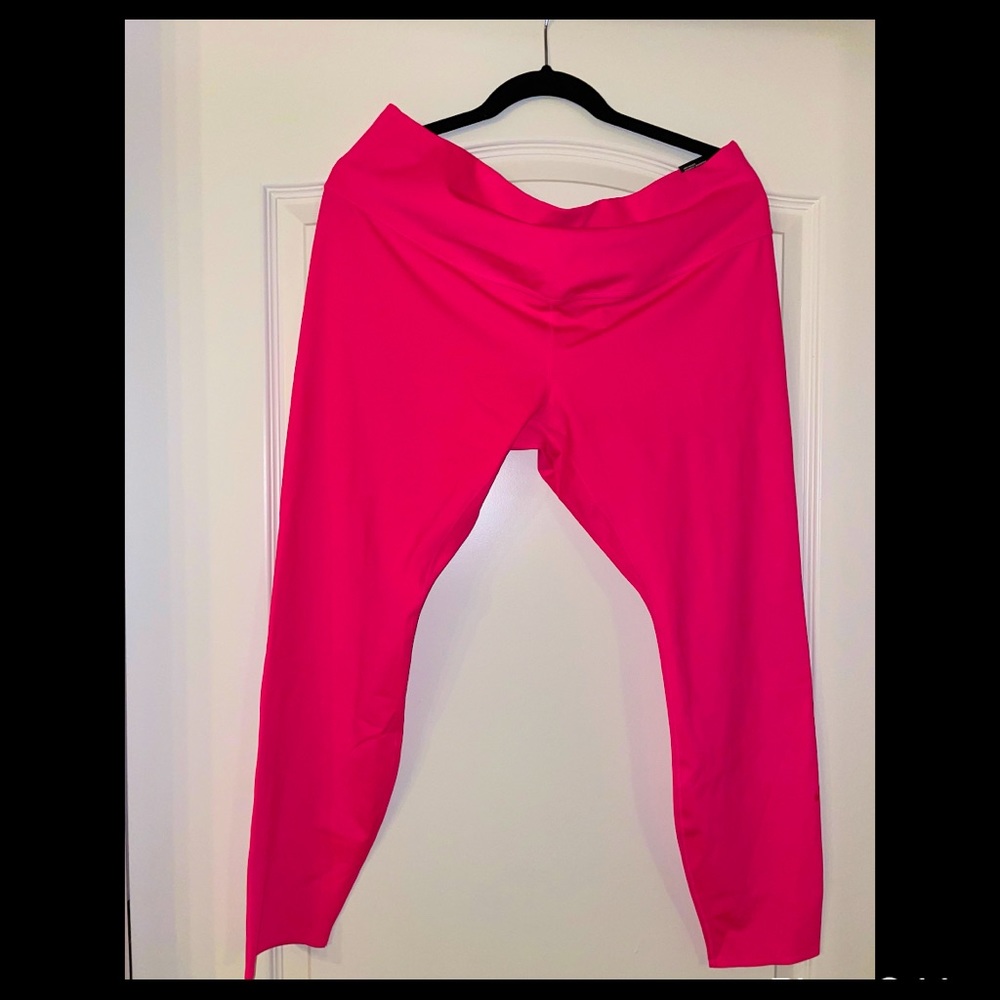 Nike Tight fit Mid Rise performance leggings.